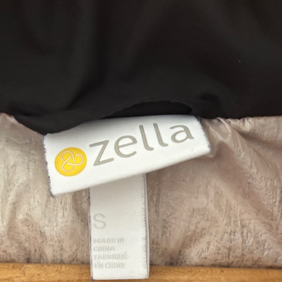 Zella Black Quilted Outerwear - Picture 2 of 4